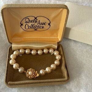 Pearl Bracelet with Gold Clasp